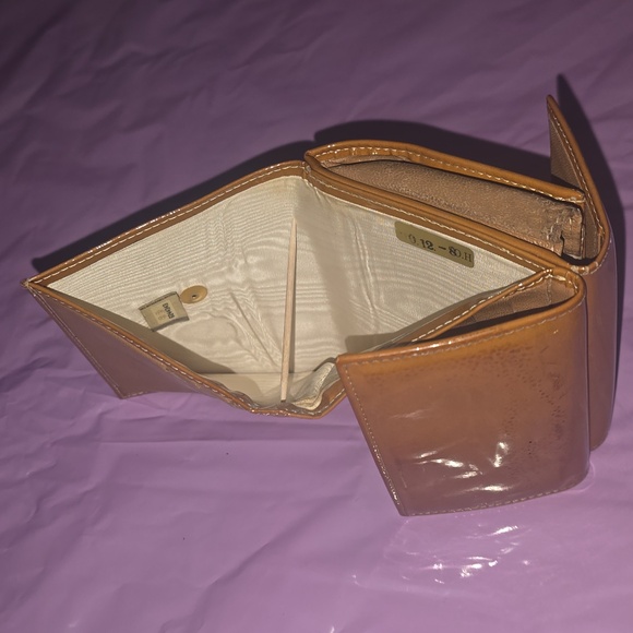 CHANEL camel brown gloss patent bifold snap leather wallet - Picture 11 of 13